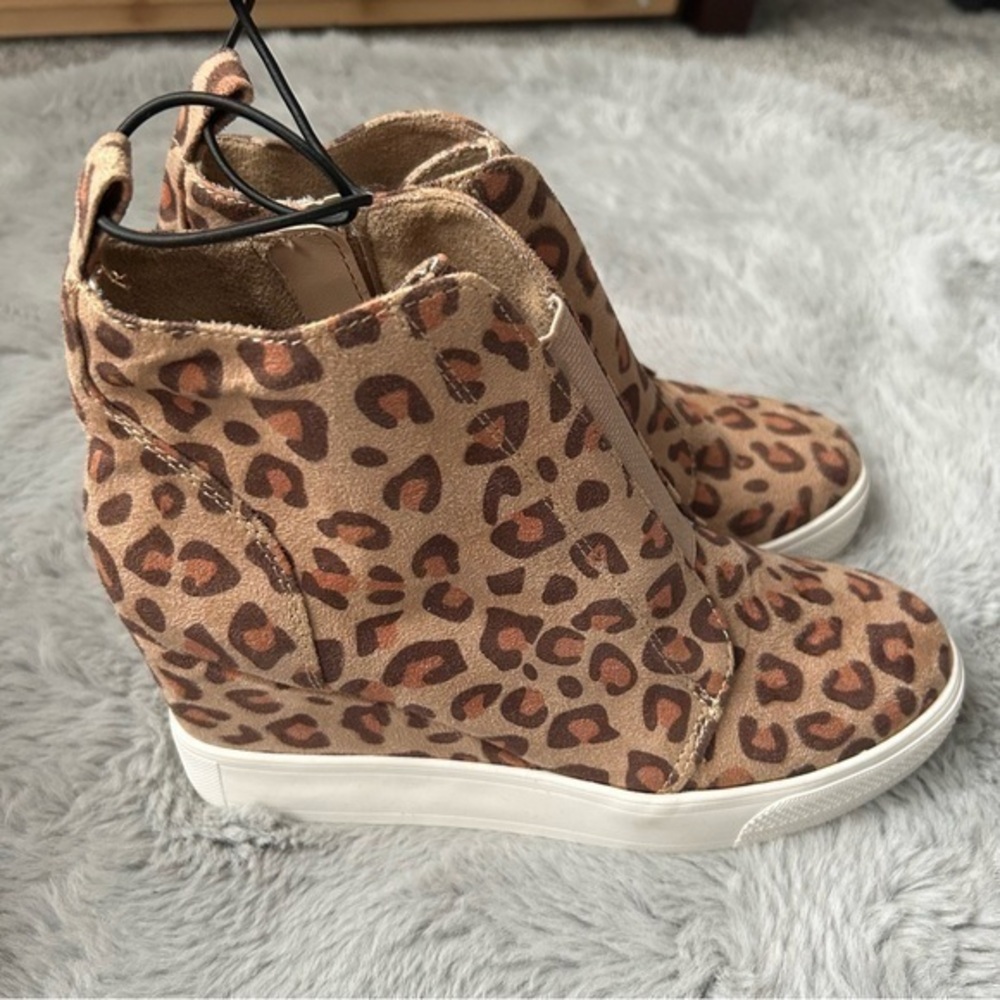 ✨NWT Serra wedge leopard booties boots 🥾 7